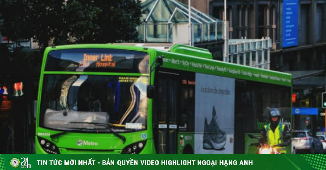 Thiếu niên 15 tuổi trộm xe buýt, lái hơn 130km để đưa bạn gái đến trường