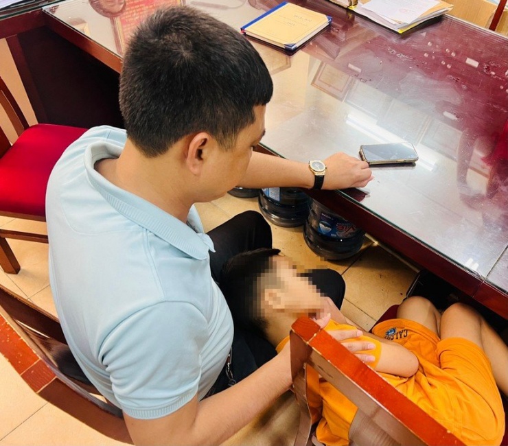 Cháu bé bị bắt cóc trở về an toàn trong vòng tay bố