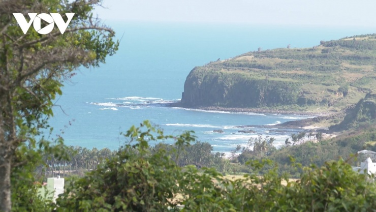 View từ đồi cổ thạch nhìn về hướng biển 