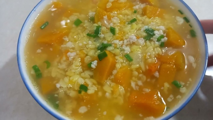 Canh đậu xanh là món ăn giúp làm mát cơ thể.