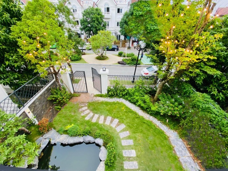 Không gian vườn ngập tràn màu xanh