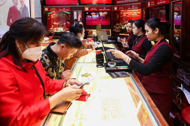 Giá vàng giảm mạnh trong ngày 23/3. (Ảnh: Minh Đức).