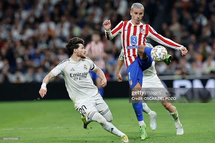 Atletico (áo đỏ trắng) đã làm tất cả những gì có thể trước Real Madrid