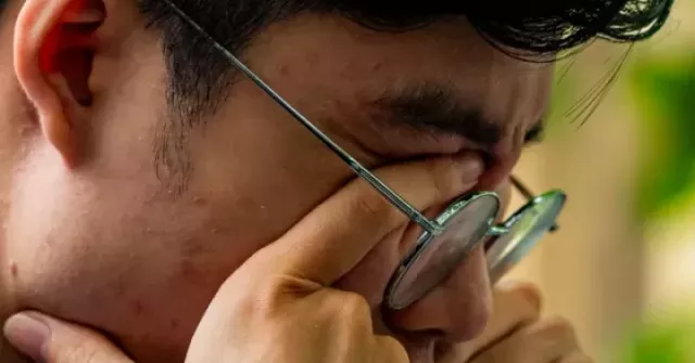 Nhiều bạn trẻ bỏ ăn, phải dùng thuốc ngủ khi đối diện với 'khủng hoảng hiện sinh'