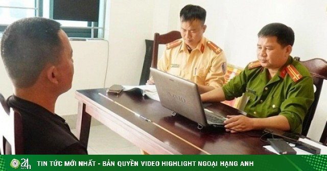 Xe bán tải đỗ chắn đường ở Nghệ An: Tài xế bị phạt 5 triệu đồng
