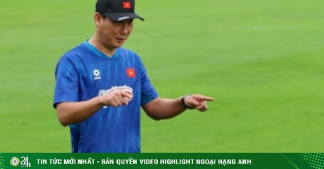 HLV Kim Sang Sik yêu cầu VAR trong buổi tập của ĐT Việt Nam