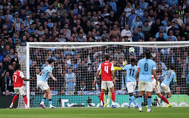 Hàng thủ Arsenal sụp đổ nhanh chóng, đến phút 64 O'Reilly lại thoát xuống, tách khỏi Saka và đánh đầu nâng tỷ số lên 2-0