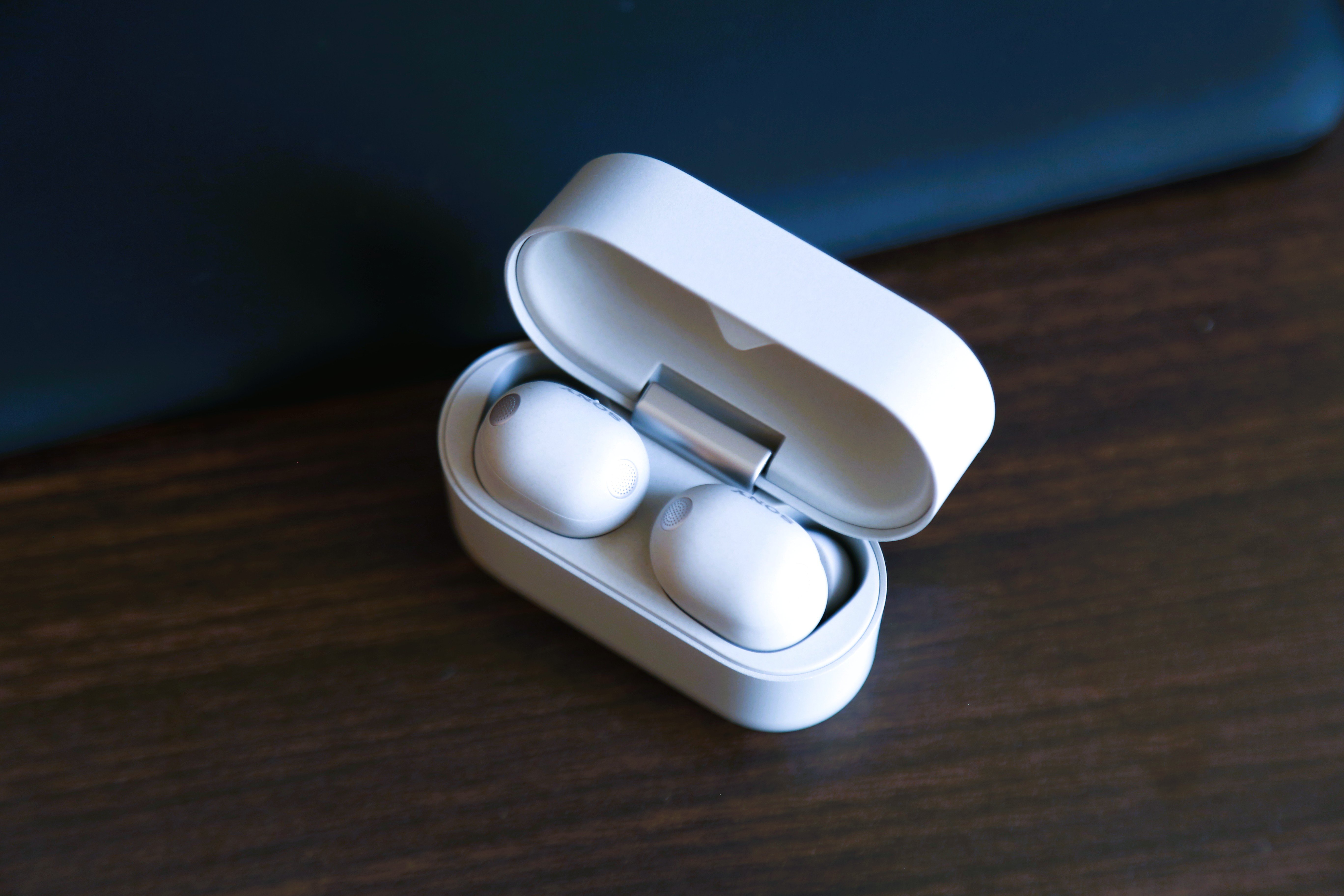 Tai nghe không dây chống ồn chủ động tích hợp tới 8 micro và pin 24 giờ - 4