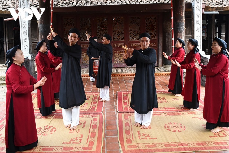 Một điểm đặc sắc đáng lưu ý nữa, lễ hội đình Hùng Lô (ngày 9-10/3 âm lịch) đã được Bộ Văn hóa, Thể thao và Du lịch công nhận là Di sản văn hóa phi vật thể cấp quốc gia.