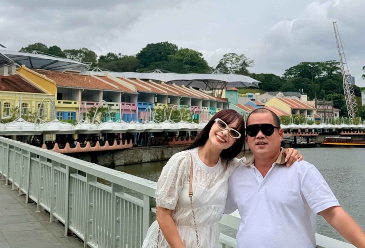 Dưới góc độ pháp luật, vợ, con hay gia đình của nhạc sĩ Minh Khang không thực hiện hành vi lăng mạ tài xế, do đó họ không có nghĩa vụ phải chịu bất kỳ sự phán xét hay trừng phạt nào.