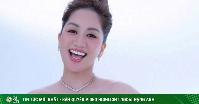 Khánh Thi khoe vẻ gợi cảm tuổi 44