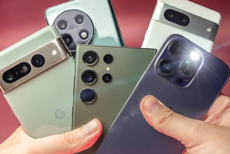 Smartphone cao cấp vẫn ra mắt đều đặn mỗi năm, dù không cải tiến nhiều.