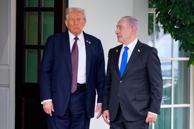Tổng thống Mỹ Donald Trump (trái) và Thủ tướng Israel Benjamin Netanyahu tại Nhà Trắng ngày 29/9/2025. Ảnh: AP