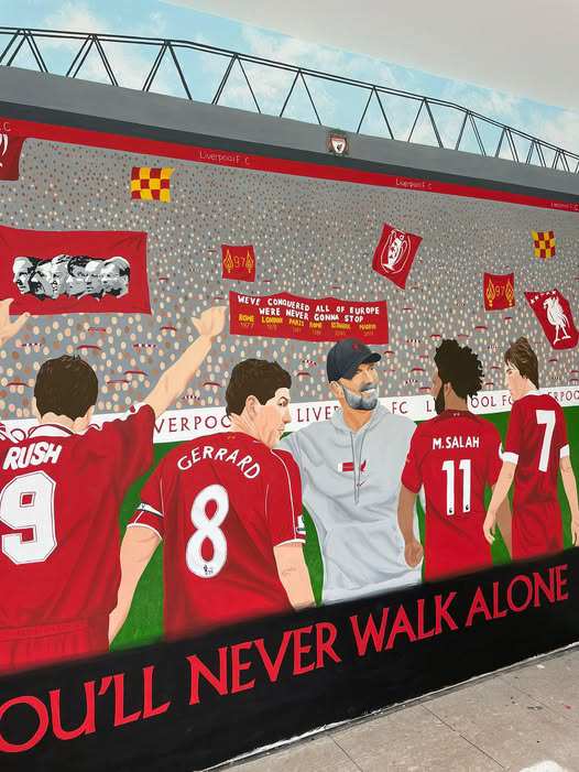 Ian Rush, Steven Gerrard, HLV Jurgen Klopp, Salah & Sir Kenny Dalglish