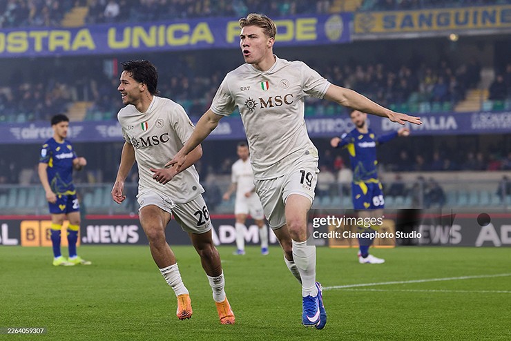 Tiền đạo người Đan Mạch hồi sinh mạnh mẽ khi chuyển tới Napoli