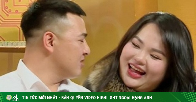 Cưới mẹ đơn thân, chú rể bị người lạ ném mắm tôm ngay trên sân khấu