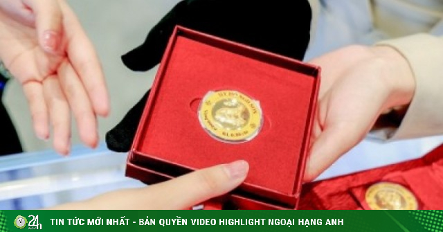 Giá vàng SJC chênh gần 30 triệu đồng/lượng: Có nên mua hay chờ hạ nhiệt?