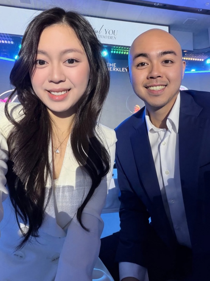 Ảnh sao 26/3: Tiểu thư gia tộc Sơn Kim và anh trai 'giống nhau như đúc' - 2