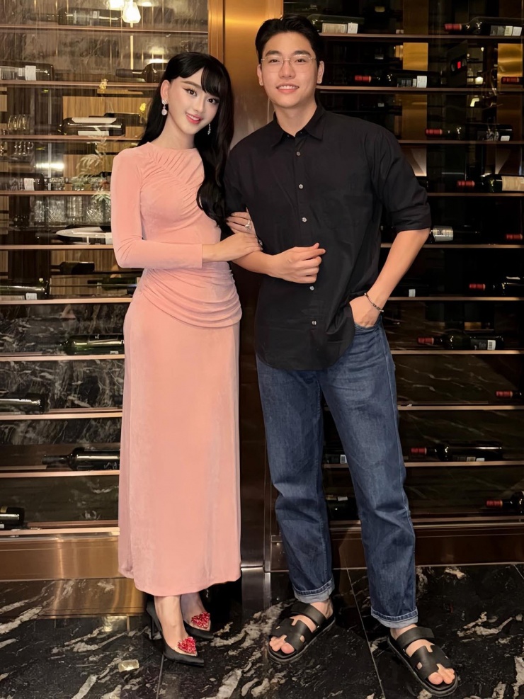 Ảnh sao 26/3: Tiểu thư gia tộc Sơn Kim và anh trai 'giống nhau như đúc' - 7