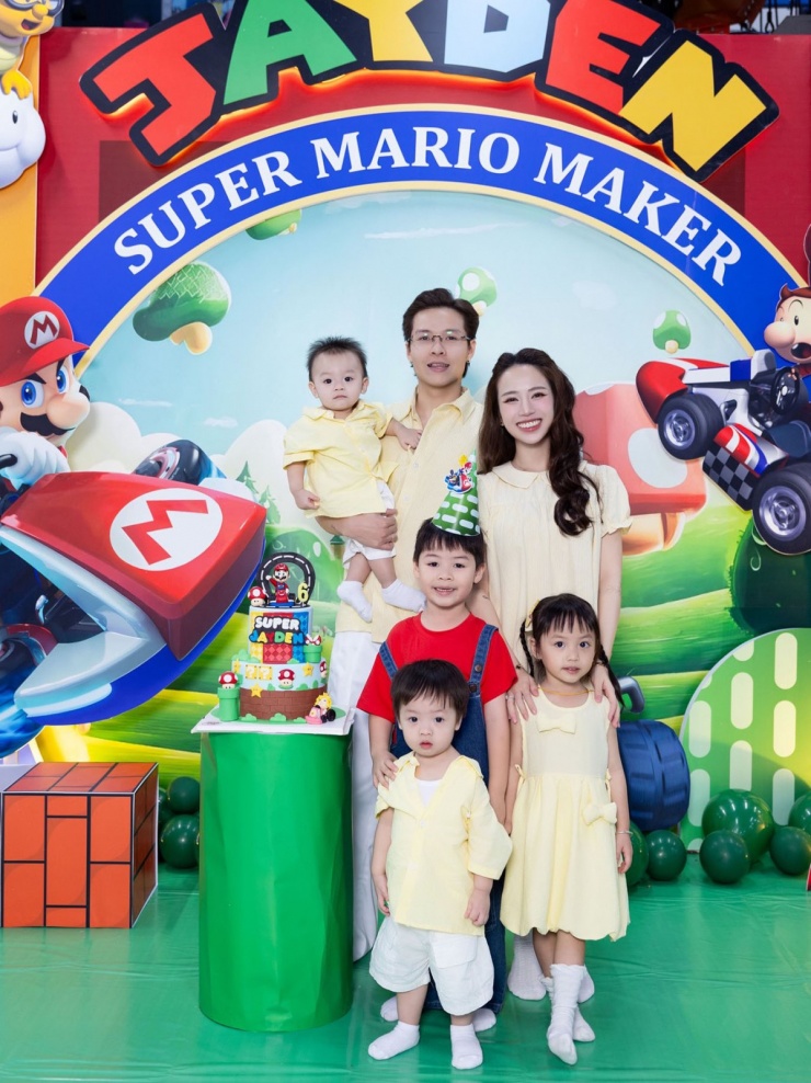 Ảnh sao 26/3: Tiểu thư gia tộc Sơn Kim và anh trai 'giống nhau như đúc' - 10