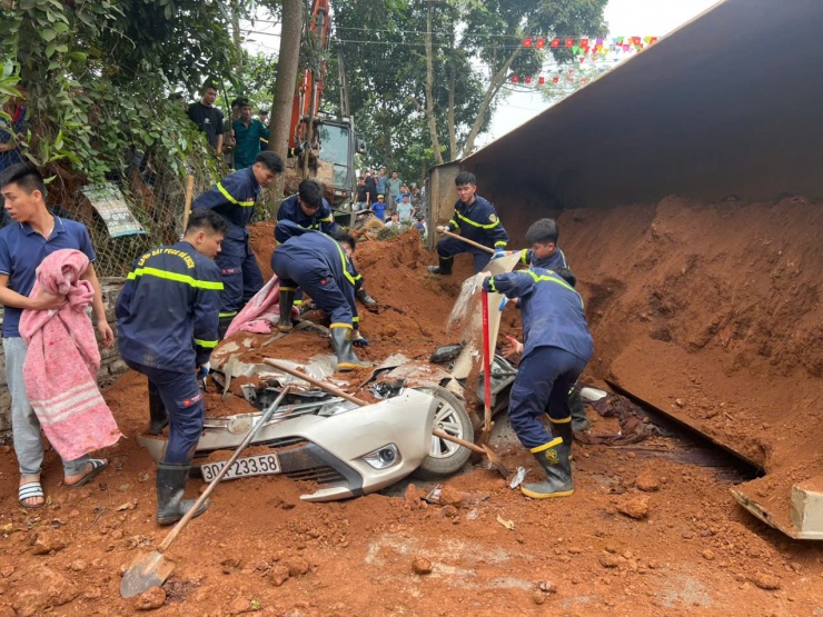 Hiện trường vụ tai nạn thương tâm.