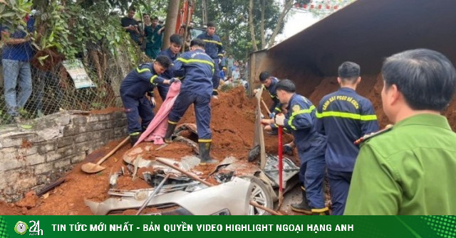 Cảnh sát phòng cháy đưa 2 thi thể phụ nữ bị xe tải đè bẹp ra ngoài