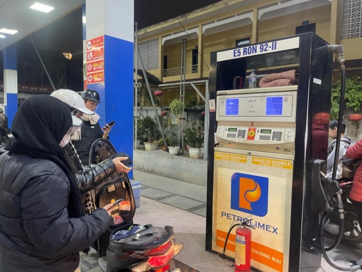 Giảm toàn bộ thuế với xăng, dầu và nhiên liệu bay