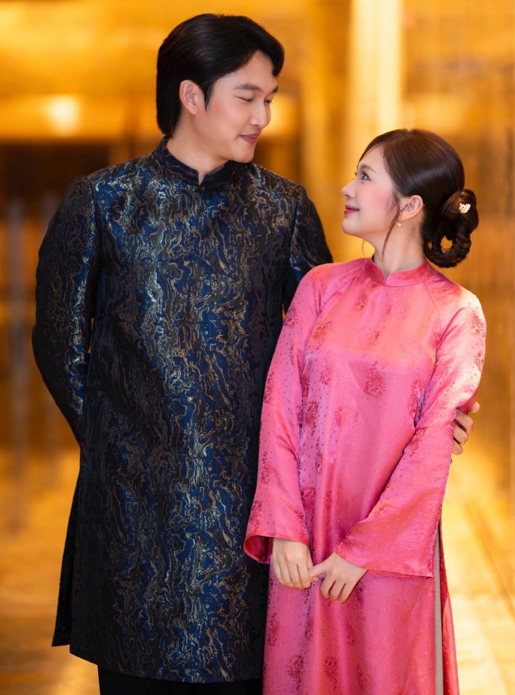 Đình Tú và Ngọc Huyền trong buổi họp báo phim Ngược đường ngược nắng