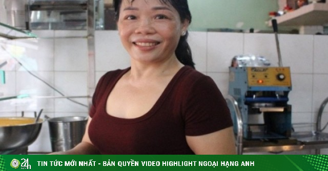 Quán xôi gần 50 năm ở TPHCM chỉ bán 2 món, chưa mở cửa đã có khách chờ