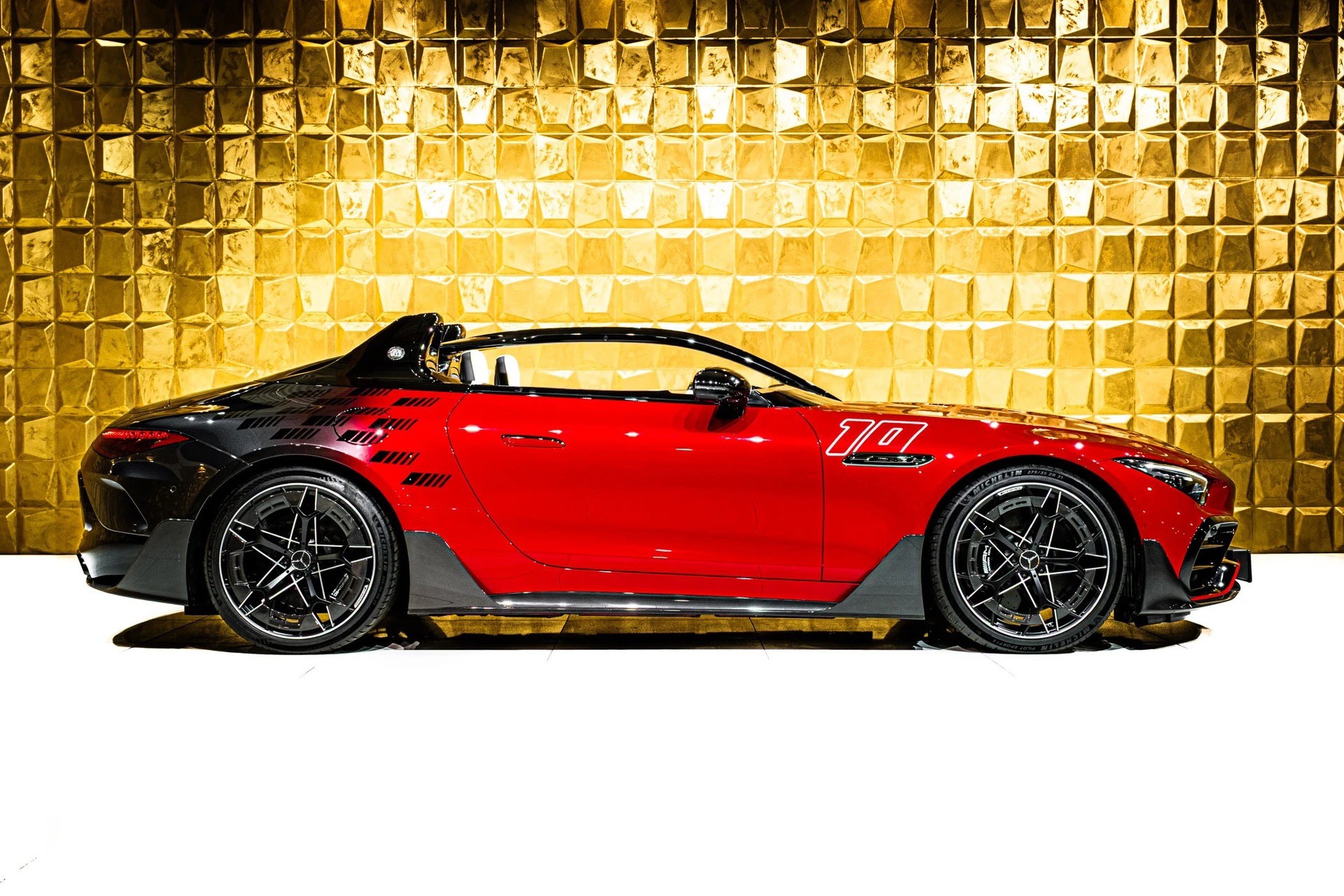 Siêu xe Mercedes-AMG PureSpeed lên sàn xe lướt - 2