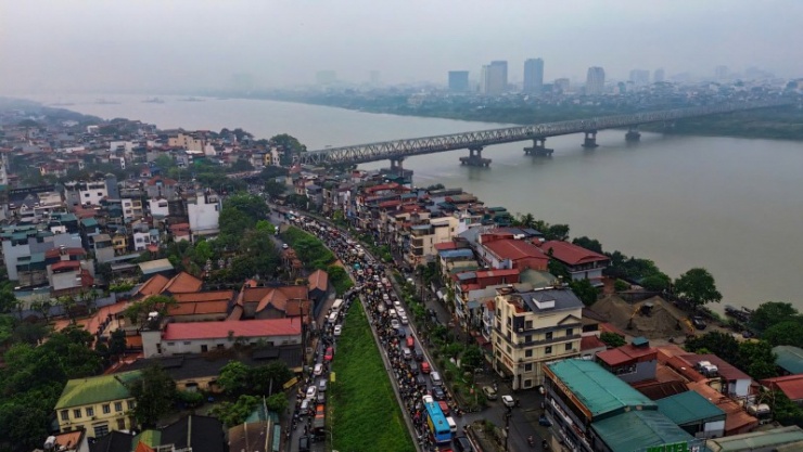 Tuyến đê Long Biên - Xuân Quan nhìn từ trên cao xuống.