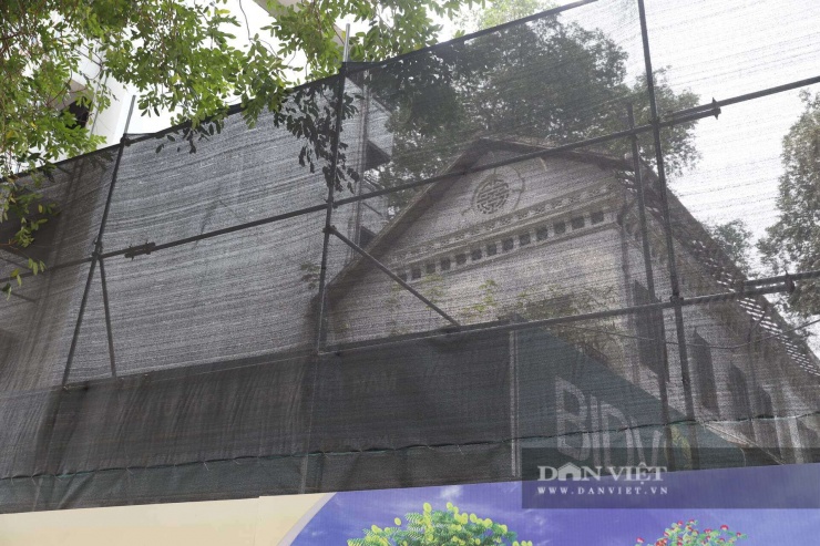 Trước đó, thời điểm cuối tháng 2/2026, UBND phường Hoàn Kiếm cho biết, đã có 17/17 tổ chức và 42/43 hộ dân đồng thuận với phương án bồi thường hỗ trợ tái định cư thực hiện dự án Quảng trường - công viên phía Đông hồ Gươm. 