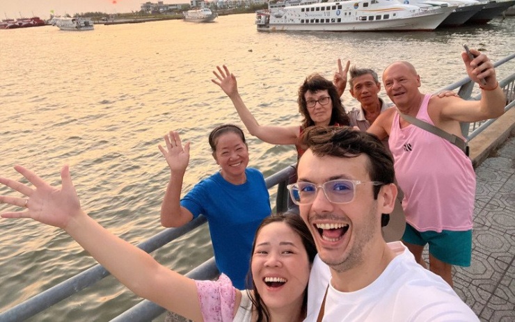 Họ có chuyến du lịch chung vui vẻ và kết nối 