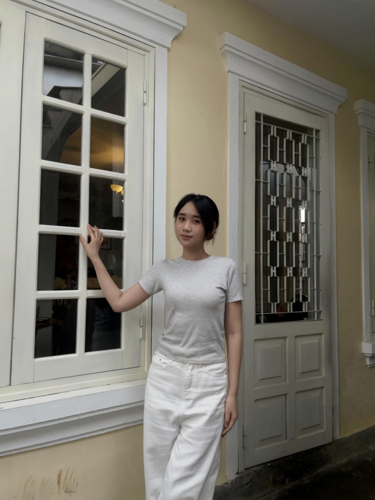 Tâm Như cho biết trước đây cô hiếm khi sử dụng trang phục đắt tiền. Từ khi tham gia cuộc thi nhan sắc, cô có cơ hội diện những bộ váy dạ hội lộng lẫy của các nhà thiết kế lớn.