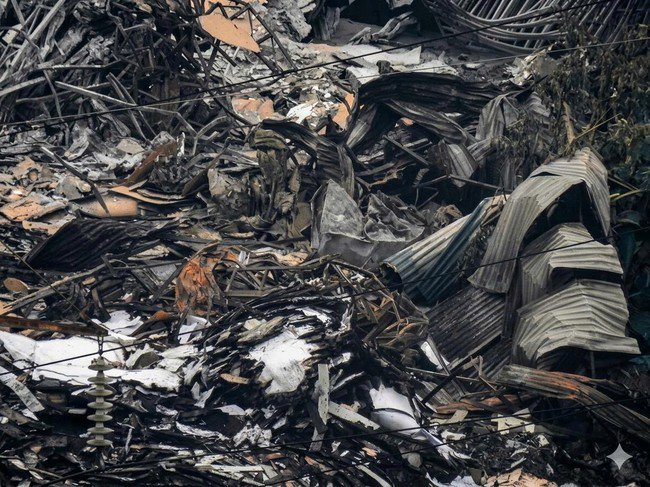 Khung cảnh hoang tàn sau vụ cháy nhà xưởng ở Thanh Liệt, Hà Nội - 3