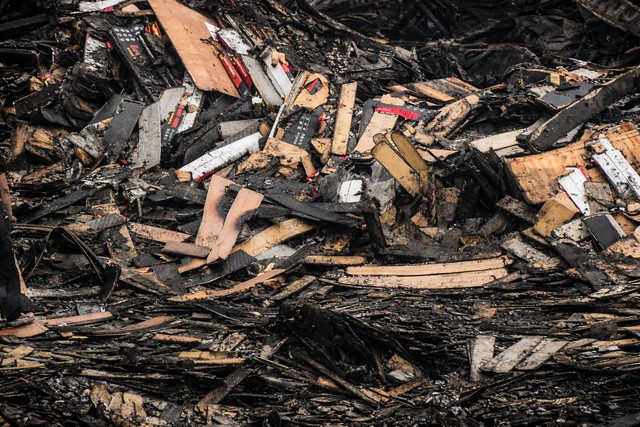 Khung cảnh hoang tàn sau vụ cháy nhà xưởng ở Thanh Liệt, Hà Nội - 4