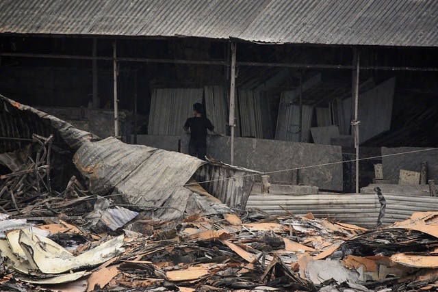 Khung cảnh hoang tàn sau vụ cháy nhà xưởng ở Thanh Liệt, Hà Nội - 5