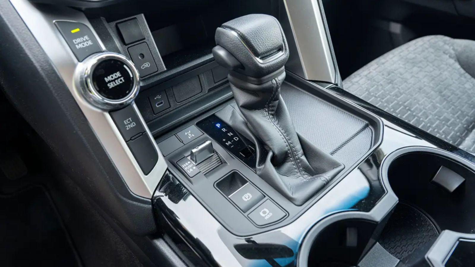 Đợt triệu hồi lần này có tổng cộng&nbsp;699 xe Land Cruiser 300 do lỗi phần mềm điều khiển hộp số tự động.