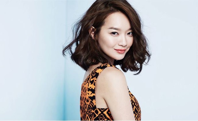 Shin Min Ah chính thức bước sang tuổi 30 vào hôm sau đó - 5.4. Khởi nghiệp với vai trò là người mẫu, Shin Min Ah nhanh chóng dấn thân vào sự nghiệp diễn xuất nhờ vẻ ngoài xinh xắn và lối diễn có hồn. Cô cũng từng được mệnh danh là một trong những mỹ nhân sở hữu vẻ đẹp tự nhiên nhất nhì làng giải trí. Giản dị và gần gũi, Shin Min Ah nhận được nhiều sự yêu mến của khán giả.