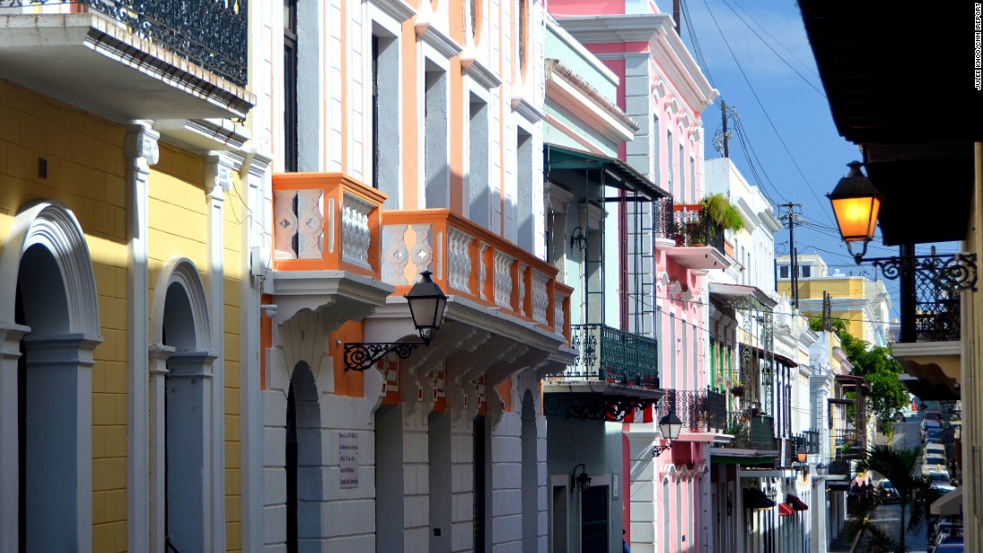 Puerto Rico, một quần đảo nằm ở phía Đông Bắc vùng biển Caribbean. Nơi đây có khí hậu nắng nóng quanh năm với nền nhiệt duy trì ở mức 24 - 30 độ C. Ngoài ra, nơi đây cũng có nhiều cảnh quan và danh lam thắng cảnh giá trị.