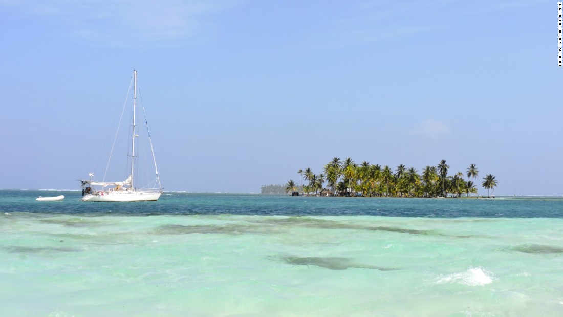 Quần đảo San Blas, Panama. Quần đảo San Blas có hình lưỡi liềm được hợp thành từ 365 đảo nhỏ bao quanh bởi những vùng nước ấm ở phía nam biển Caribe.