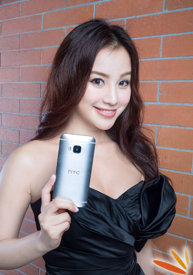 Chân dài duyên dáng bên HTC One M9 - 4