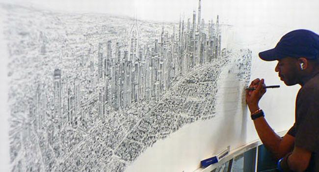 Họa sĩ thiên tài Stephen Wiltshire có thể chỉ nhìn cảnh vật 20 phút và vẽ lại một hình ảnh dài 6 mét trong 5 ngày.&nbsp;Theo các bác sĩ, Stephen có thể mắc “hội chứng bác học”, tức những người từng bị tự kỉ hoặc bị tâm thần, tổn thương não…. Những người này sau đó có khả năng đặc biệt dù nhiều trong số đó có chỉ số IQ không cao.