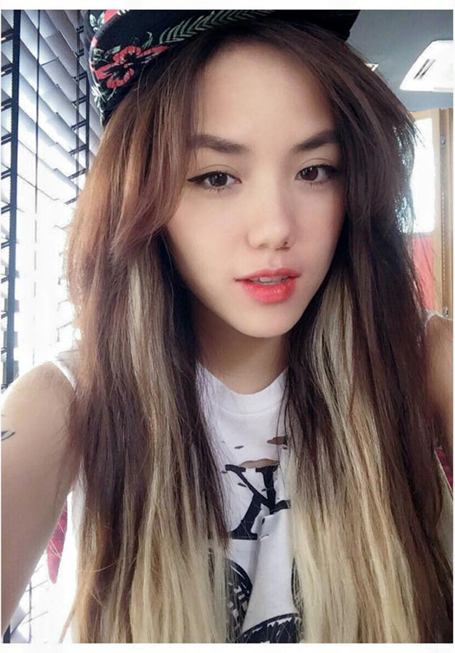 Phương Ly sở hữu vẻ đẹp hotgirl ngọt ngào, trong sáng cùng phong cách thời trang cá tính, năng động.