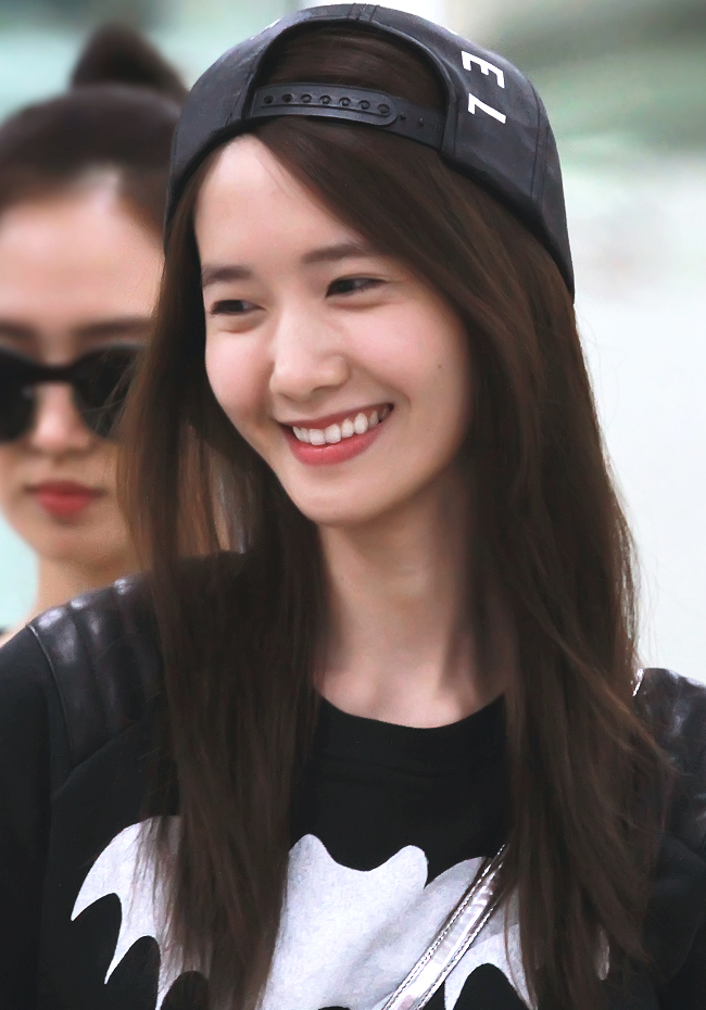 Sinh năm 1990, Im Yoona là người nhỏ tuổi thứ nhì trong nhóm, tuy nhiên độ nổi tiếng của cô trong SNSD không hề kém cạnh các thành viên khác chút nào. Yoona giữ vai trò là gương mặt đại diện cho SNSD, luôn luôn được ưu tiên đứng ở vị trí trung tâm và thực hiện những màn vũ đạo đẹp mắt.