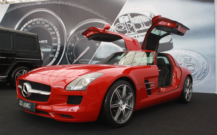 Cận cảnh siêu xe "cửa cánh chim" Mercedes SLS AMG - 14