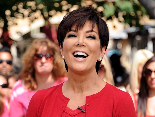 Kris Jenner từng có lần “gây rối” với Apple khi nữ danh ca đòi hỏi hãng này phải dự trữ cho mình 5 chiếc Iphone. Kể cả khi nhân viên đã giải thích sẽ không có ưu đãi nào dành cho bất kì ai kể cả người nổi tiếng, nữ ca sĩ vẫn nhất quyết không chịu và lập tức bắt trợ lý của mình ngồi nói chuyện điện thoại thuyết phục bằng được Apple thì thôi.&nbsp;&nbsp;