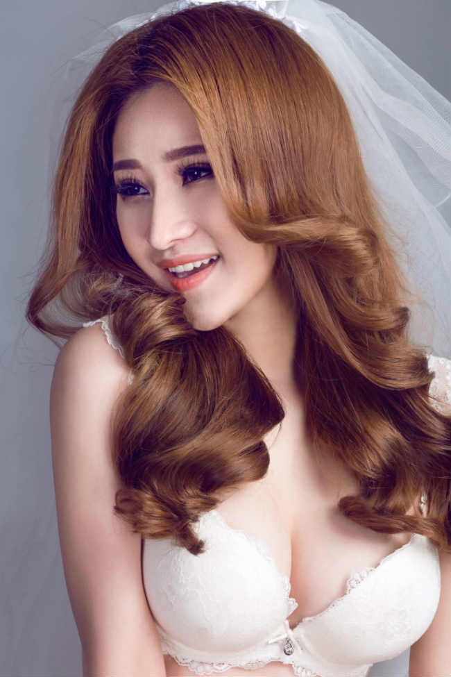 Hot girl Ivy tên thật là Nhật Vy, sinh năm 1992 tại TP.HCM.&nbsp;