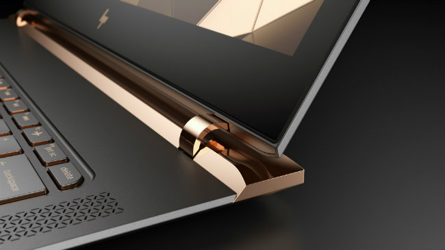 Mặc dù vậy, HP Spectre 13 vẫn sở hữu bộ vi xử lý mạnh Core i5 hoặc Core i7 cùng thỏi pin AAA.