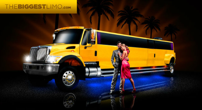 3. Colossus Limo dài rộng với kết cấu 30 chỗ ngồi.